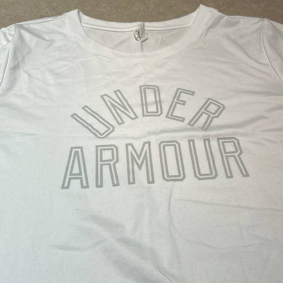 UA Womens T-shirt - Picture 2 of 4